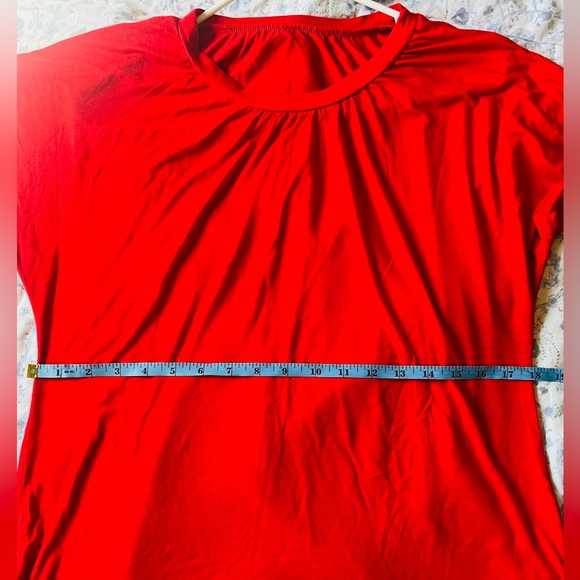 STUNNING RED TOP - Picture 4 of 4